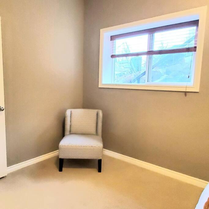 Private 2 Bedrooms Suite Near Hwy 1, Cultus Lake, Heritage Park, Fishing, Coliseum Chilliwack Dış mekan fotoğraf