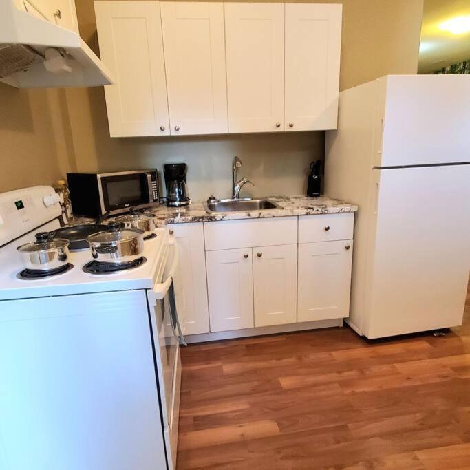 Private 2 Bedrooms Suite Near Hwy 1, Cultus Lake, Heritage Park, Fishing, Coliseum Chilliwack Dış mekan fotoğraf
