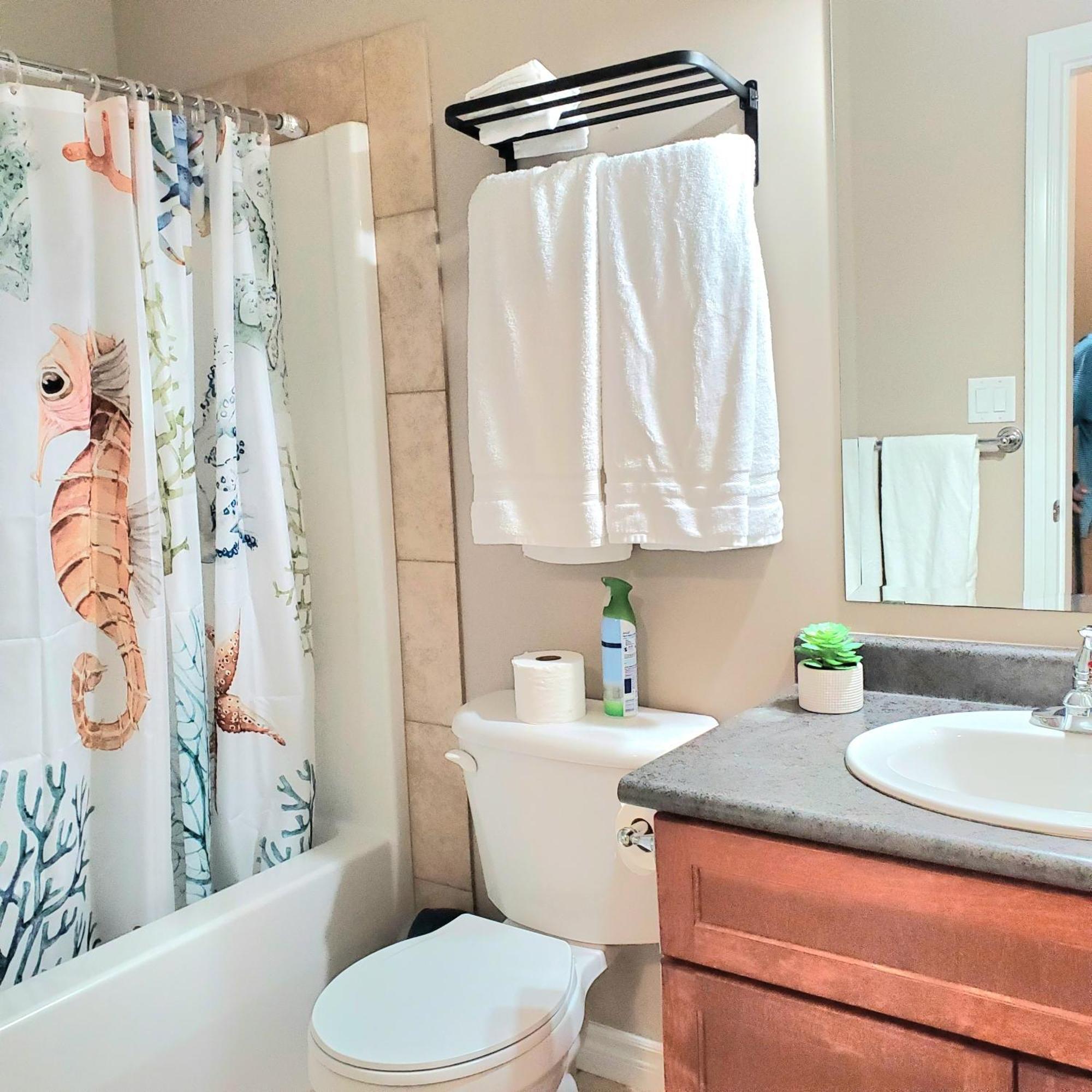 Private 2 Bedrooms Suite Near Hwy 1, Cultus Lake, Heritage Park, Fishing, Coliseum Chilliwack Dış mekan fotoğraf
